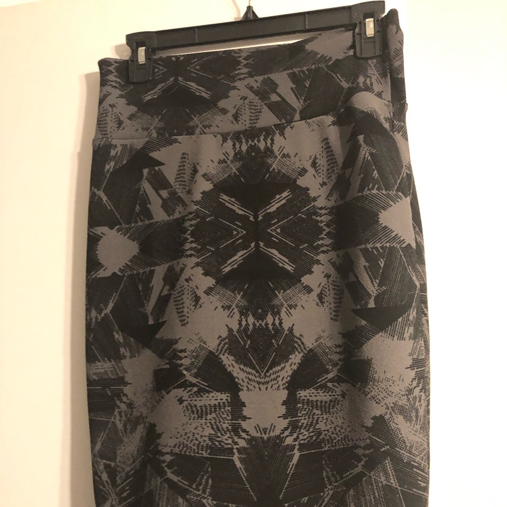 Lularoe Small Black and Grey Cassie skirt